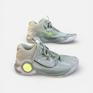 Nike KD Trey 5X basketball shoes in the particle grey/lilac barely volt.Size 9.5